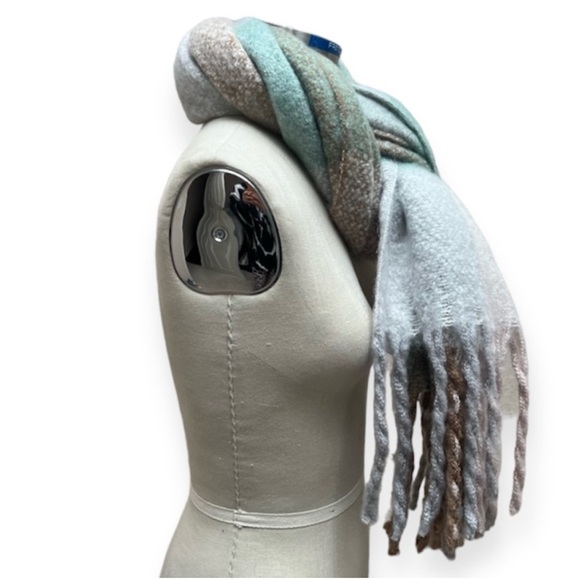 Laundry by Design Accessories - NWT Laundry by Design Large Winter Scarf